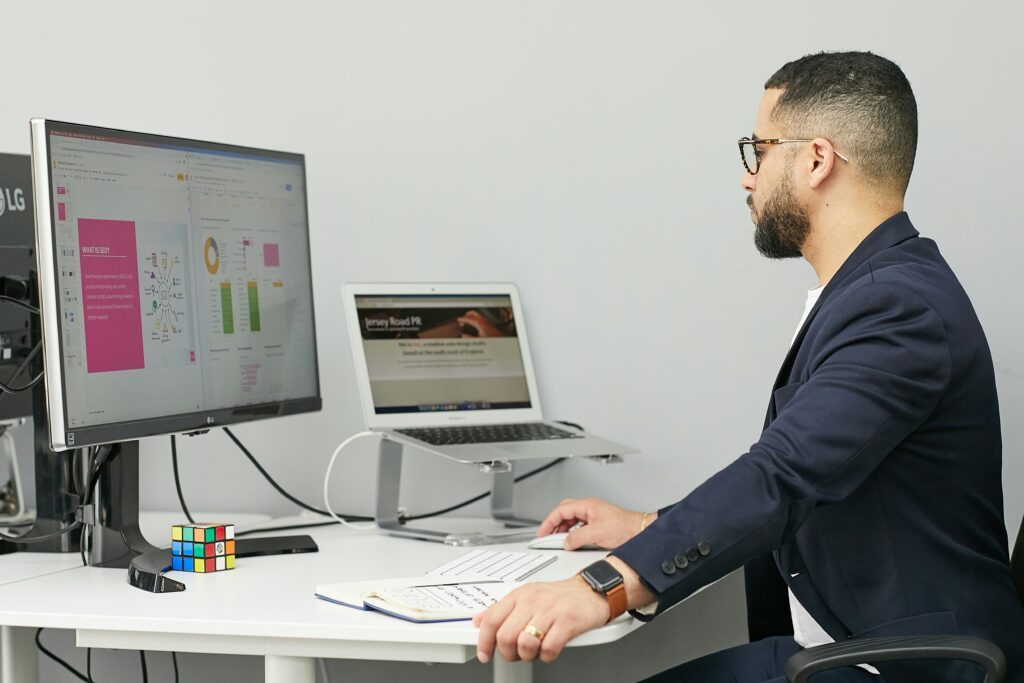 ActivTrak vs Hubstaff: Find the Best Tool for Your Team