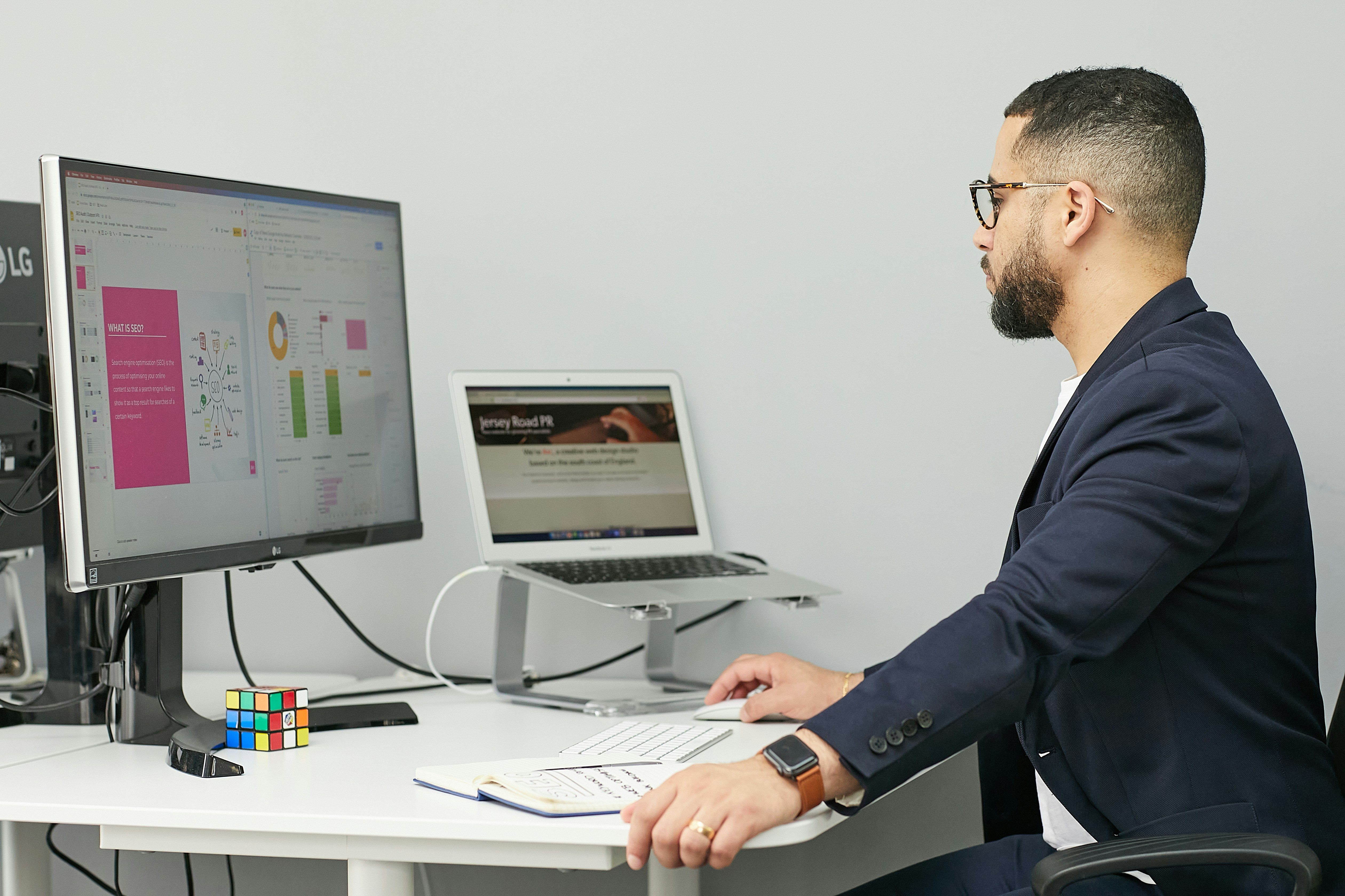 ActivTrak vs Hubstaff: Find the Best Tool for Your Team
