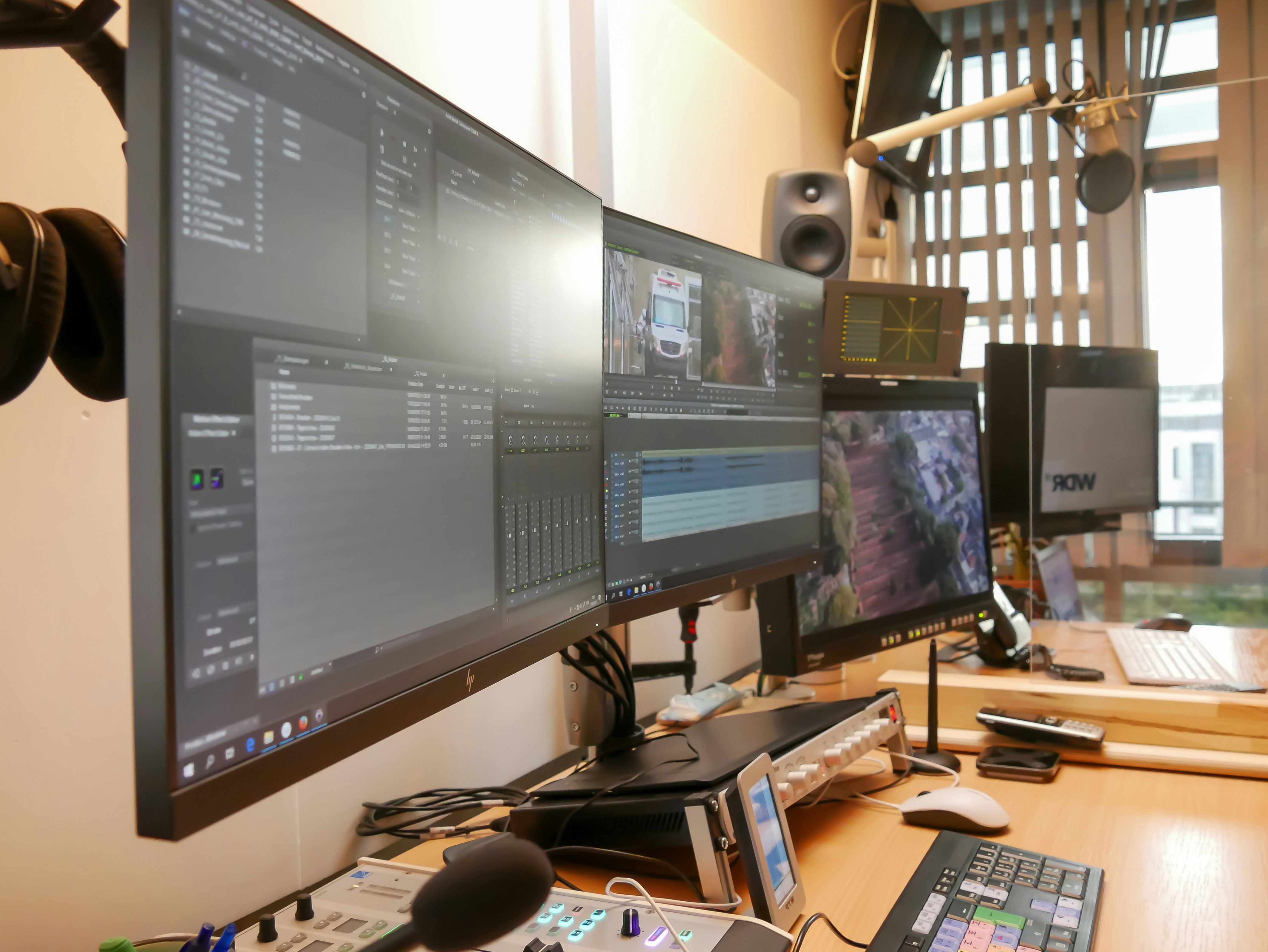 How to Track Work Across Multiple Monitors